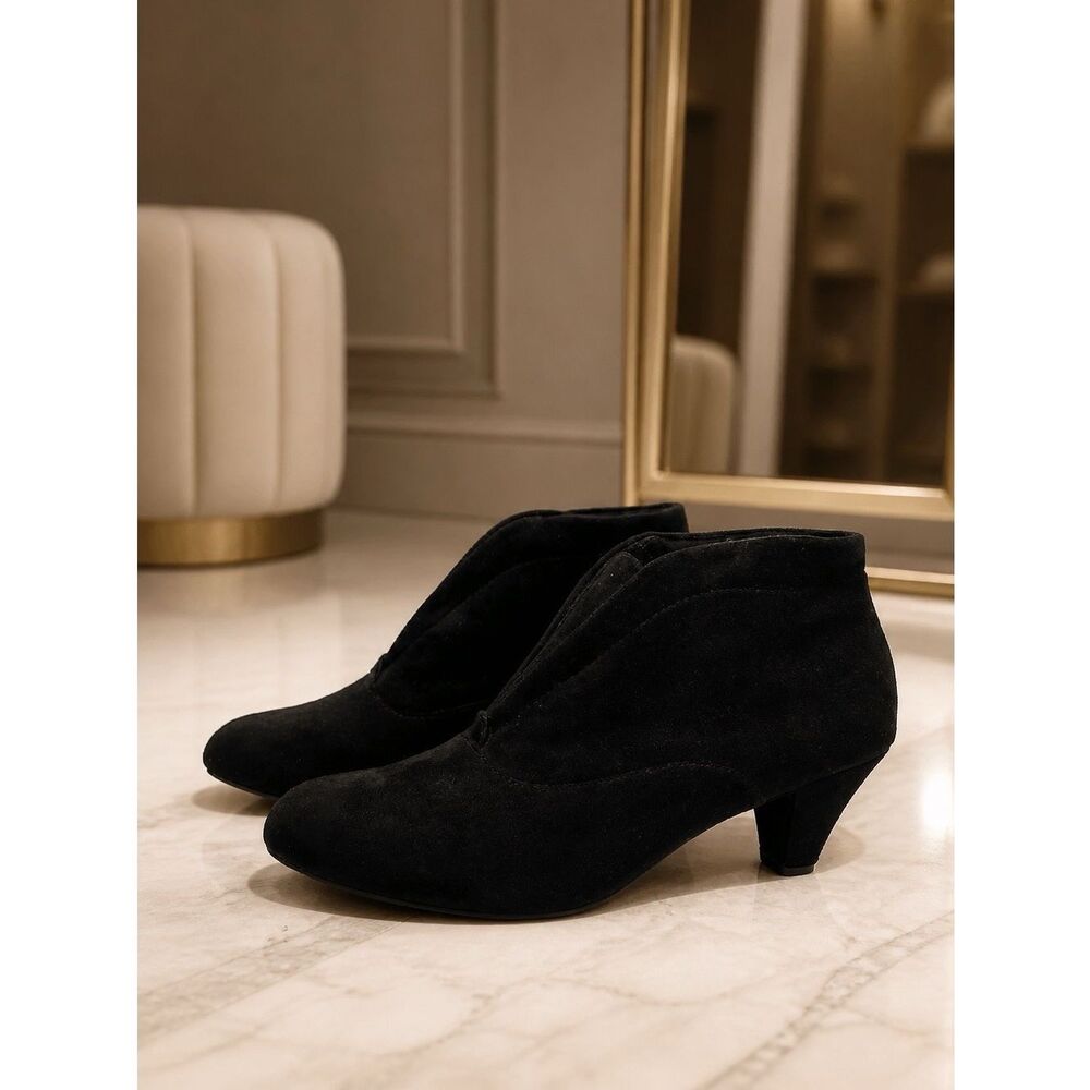 BLACK FAUX SUEDE 2.5” BOOTIE by SOFTWEAR 8W
